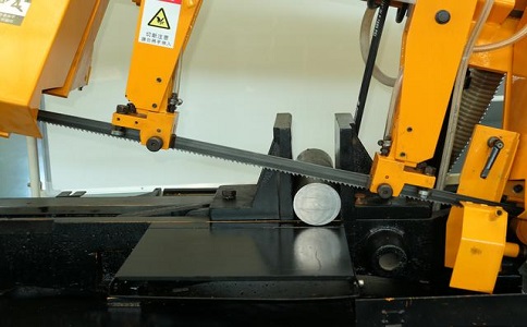 蒲江数控带锯床自动送料精度会出现偏差吗？