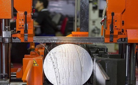 蒲江立式金属带锯床切削出现跑带故障解决方法！